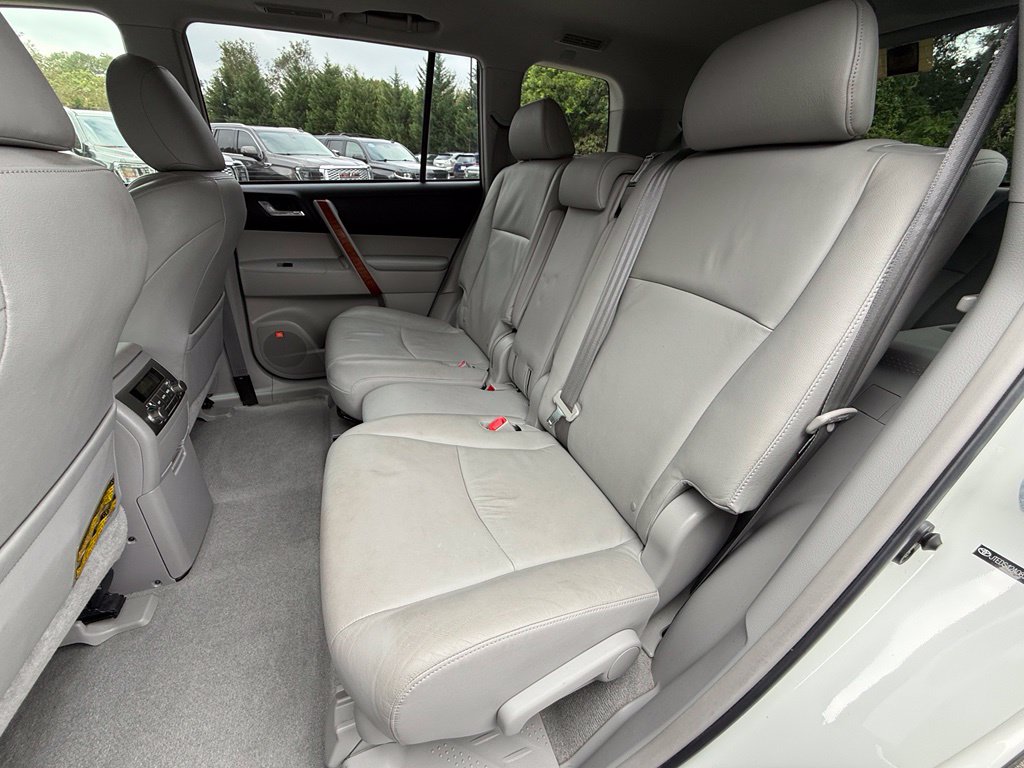 Photo 8 of this Toyota Highlander