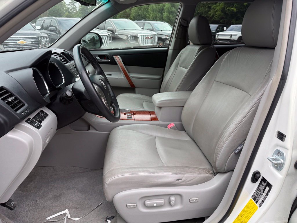 Photo 9 of this Toyota Highlander