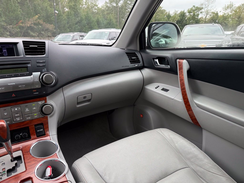Photo 14 of this Toyota Highlander