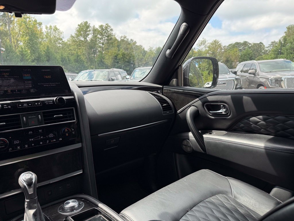 Infiniti QX80 photo 12