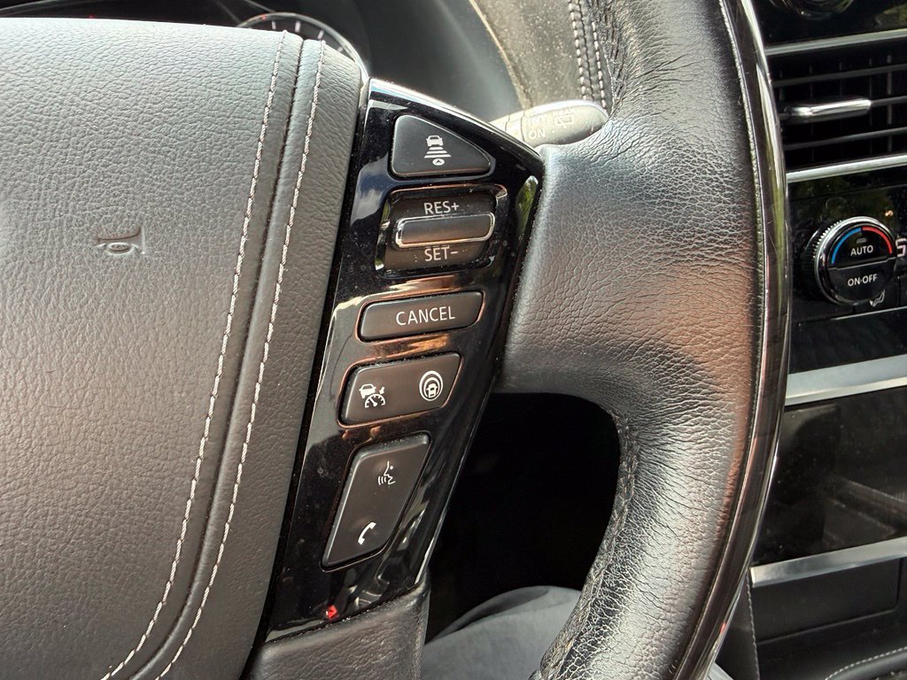 Infiniti QX80 photo 14