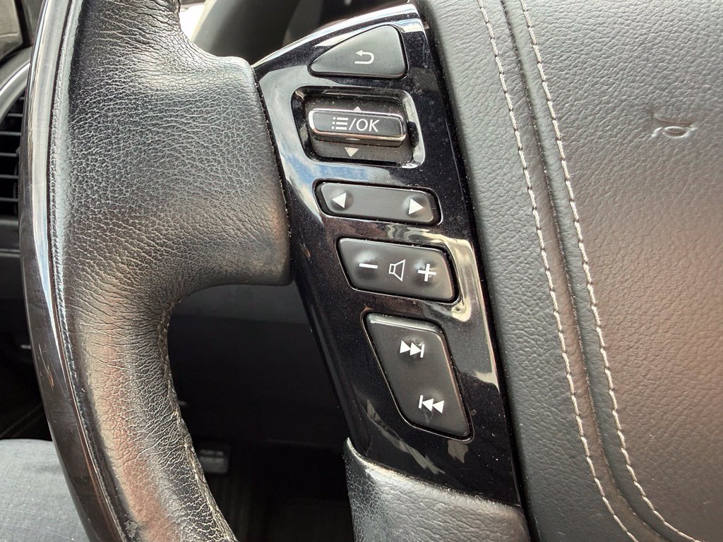 Infiniti QX80 photo 15