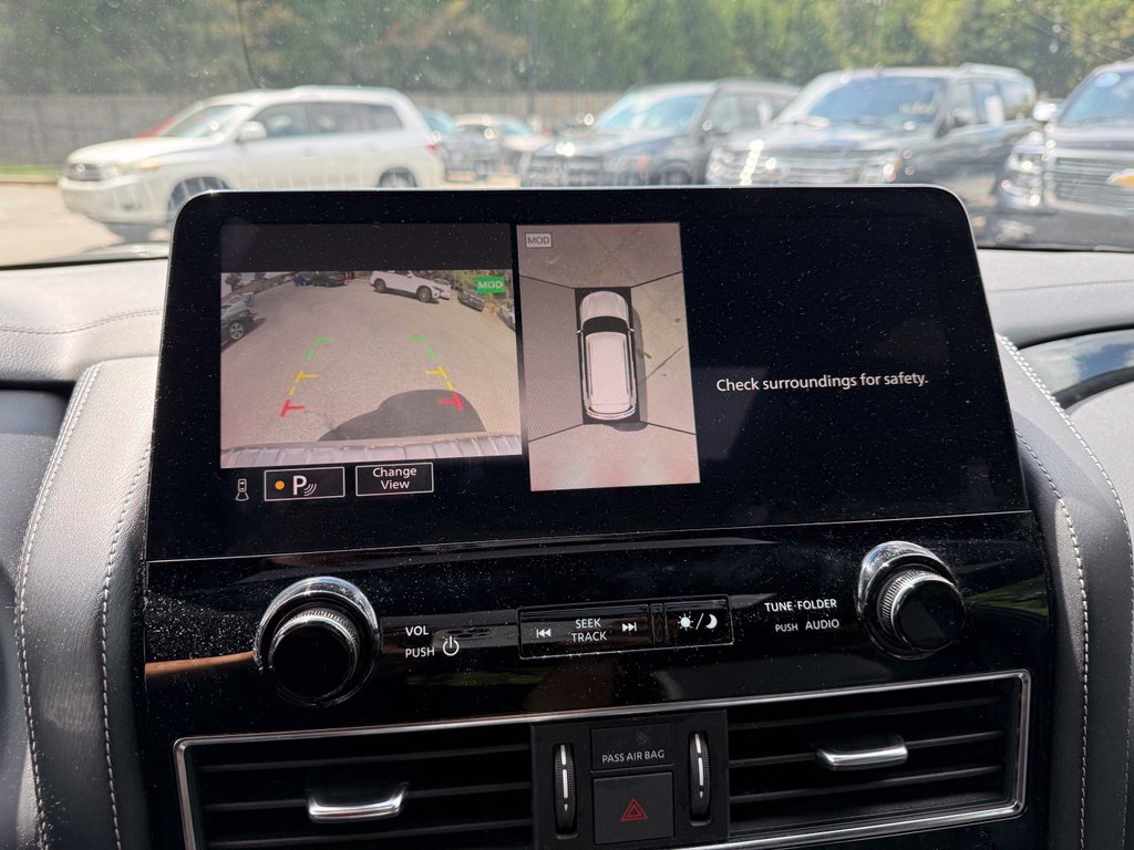 Infiniti QX80 photo 17
