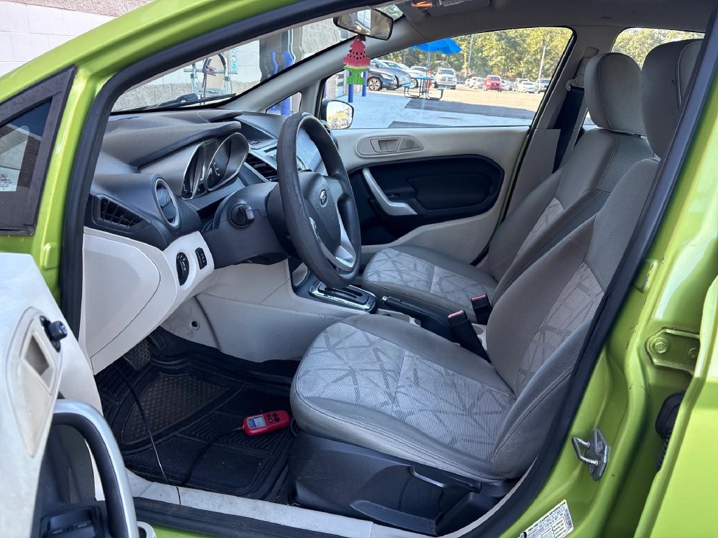 Ford Fiesta photo 7
