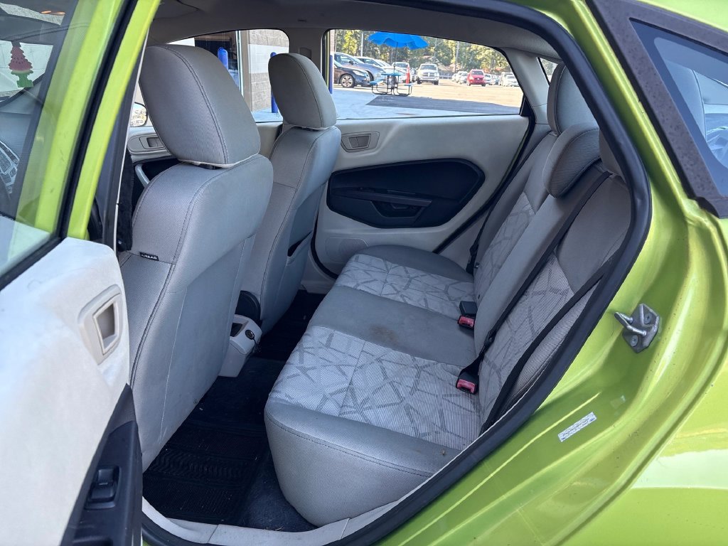 Ford Fiesta photo 8