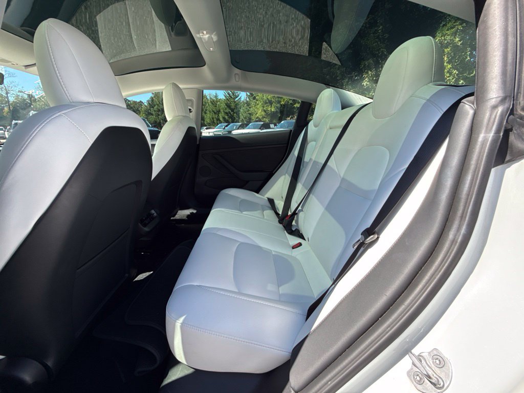 Tesla Model 3 photo 7