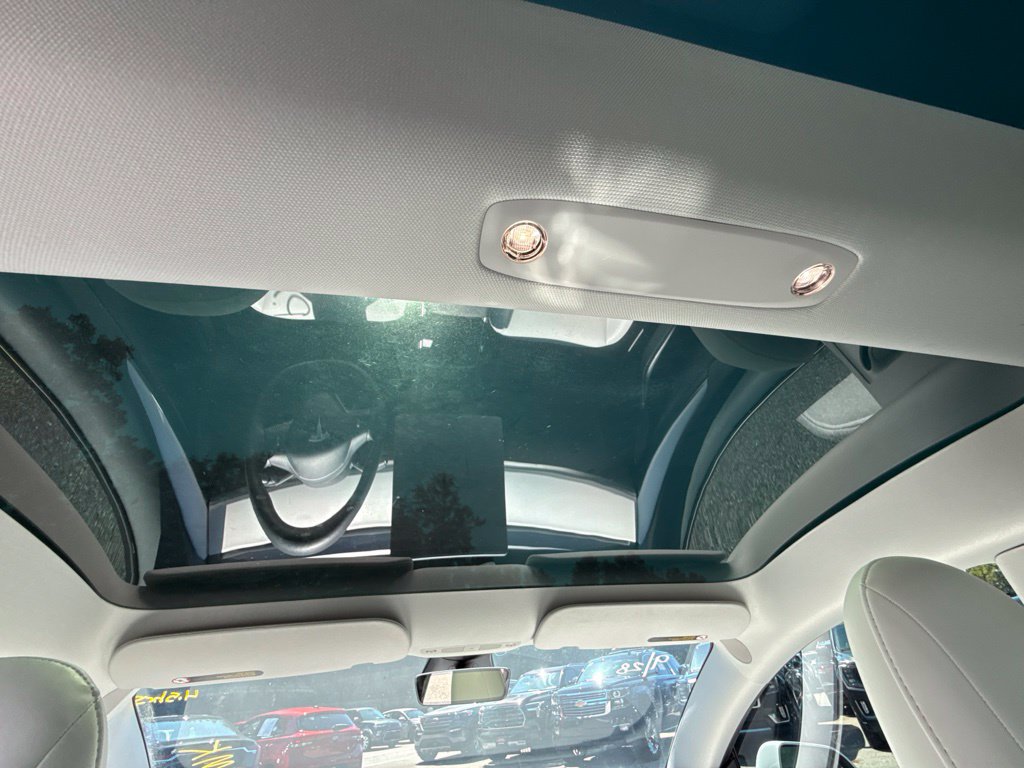 Tesla Model 3 photo 9