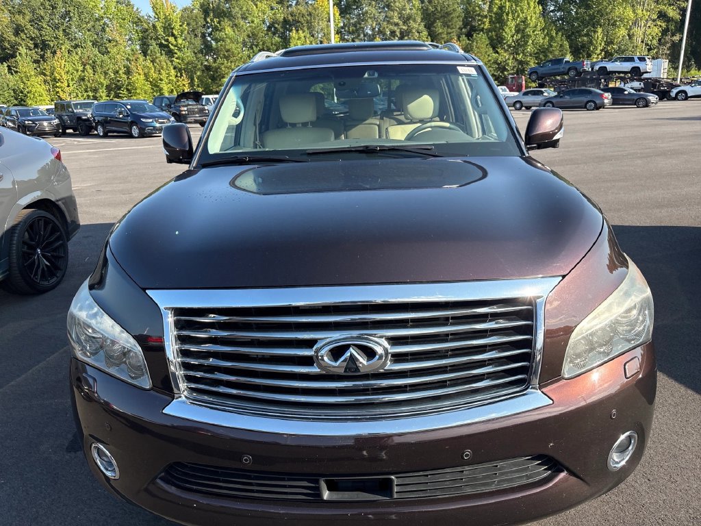 Infiniti QX56 photo 2