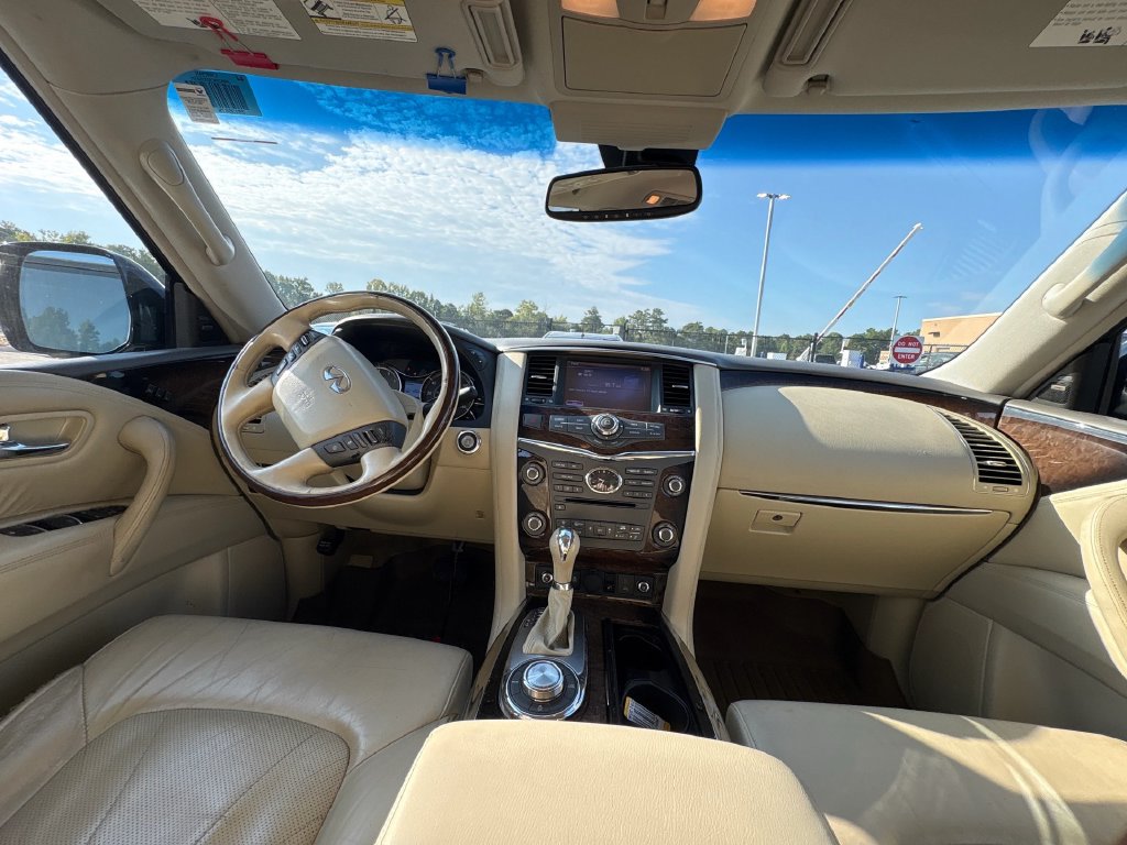 Infiniti QX56 photo 7