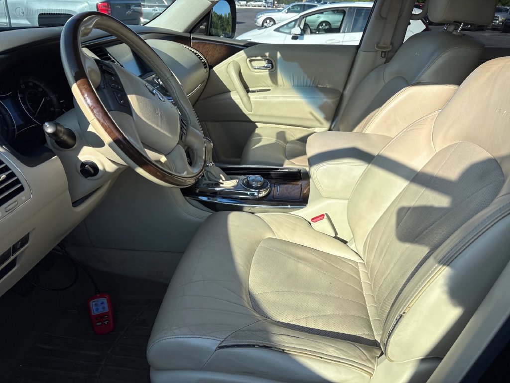 Infiniti QX56 photo 8