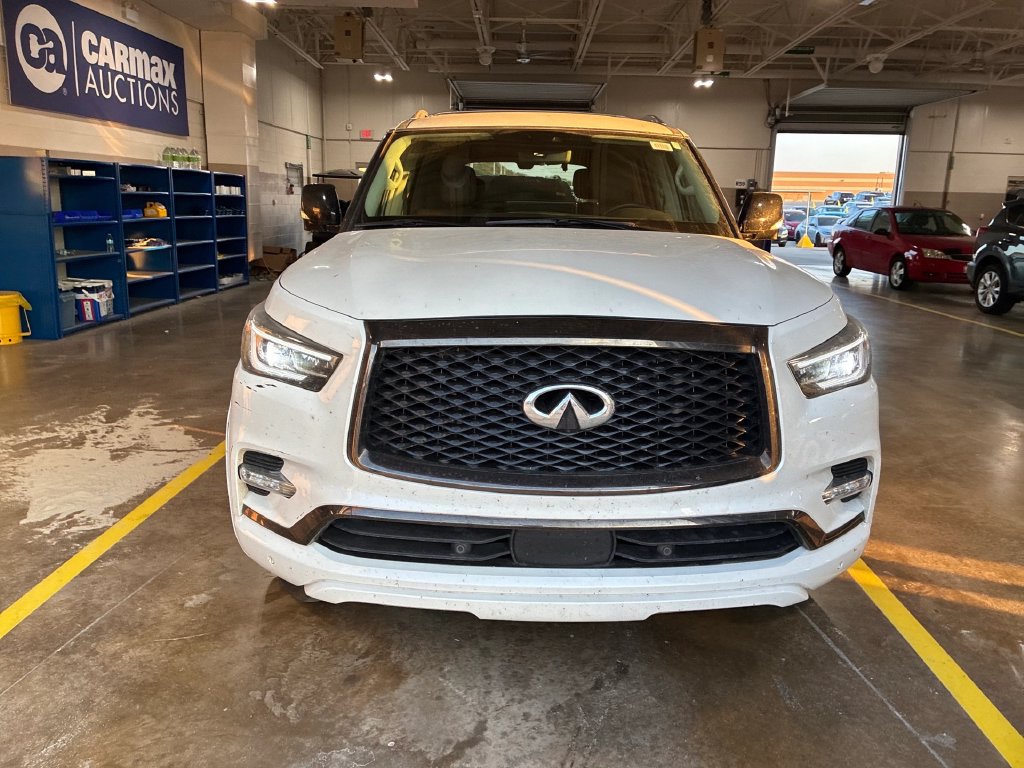 Infiniti QX80 photo 2