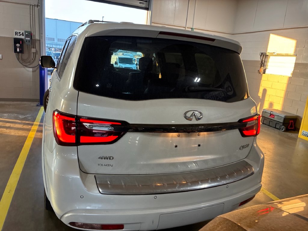 Infiniti QX80 photo 5