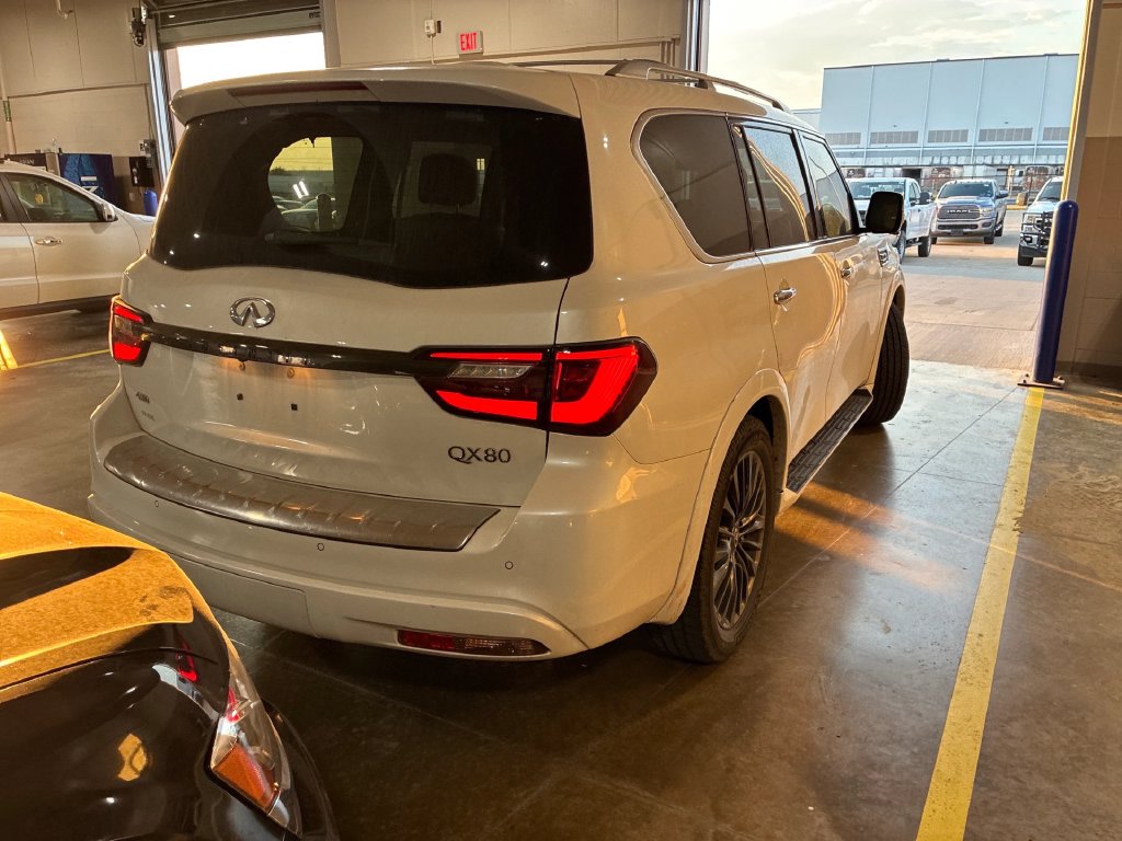 Infiniti QX80 photo 6