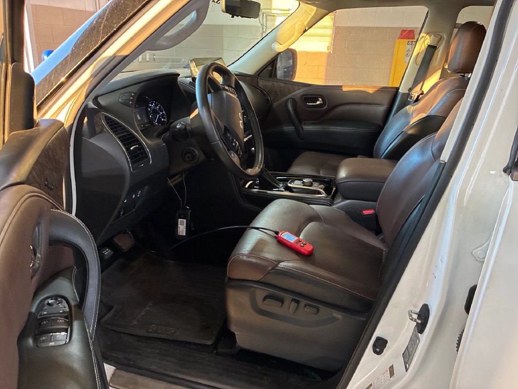 Infiniti QX80 photo 8