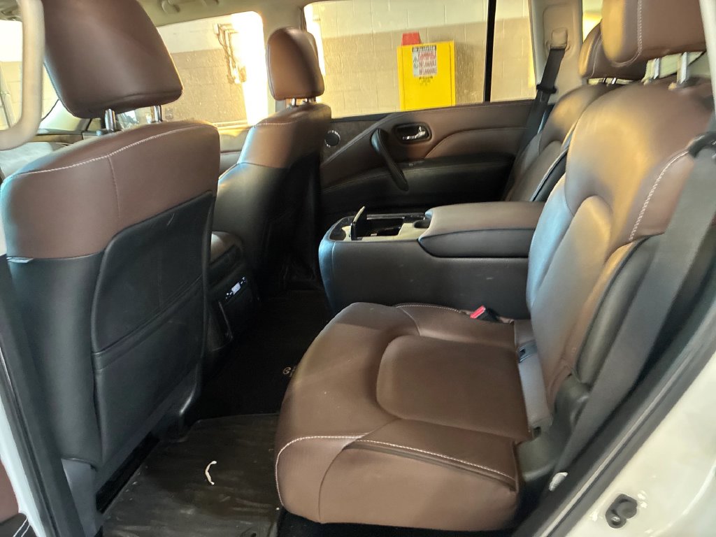 Infiniti QX80 photo 9