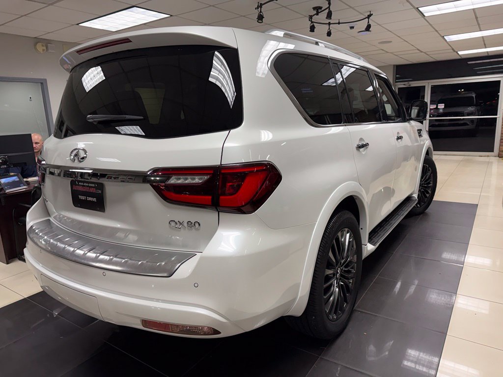 Photo 2 of this INFINITI QX80