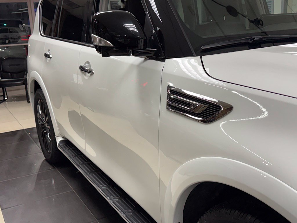 Photo 8 of this INFINITI QX80