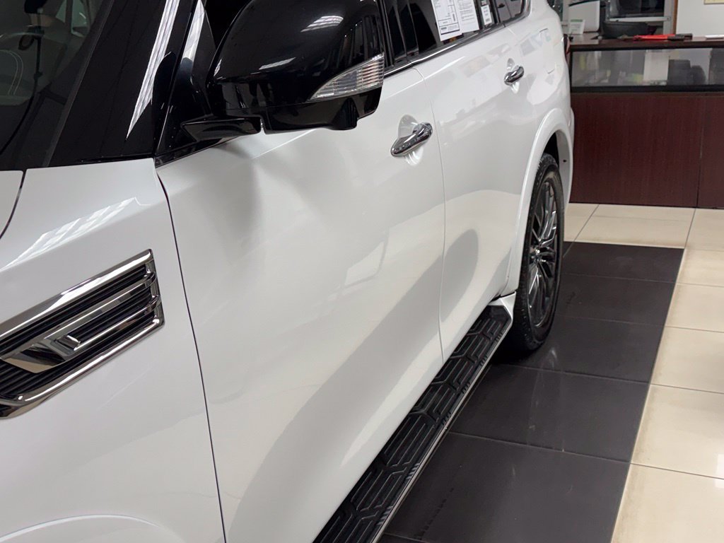Photo 9 of this INFINITI QX80