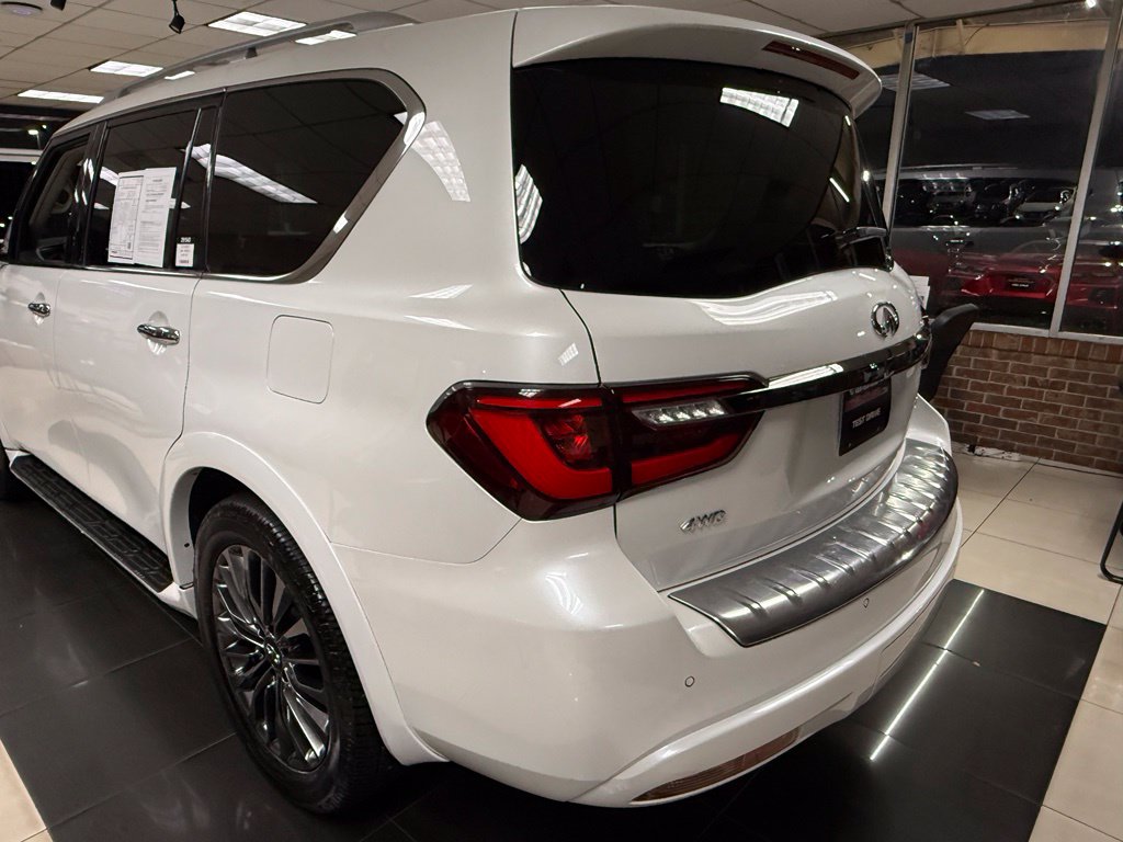 Photo 10 of this INFINITI QX80