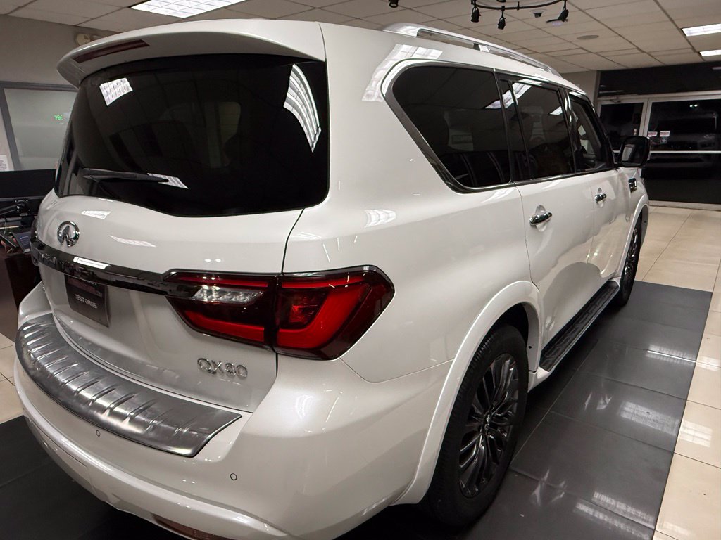 Photo 11 of this INFINITI QX80