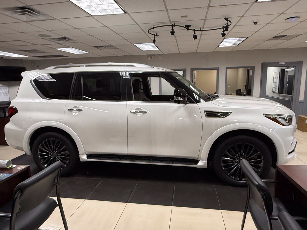 Photo 15 of this INFINITI QX80