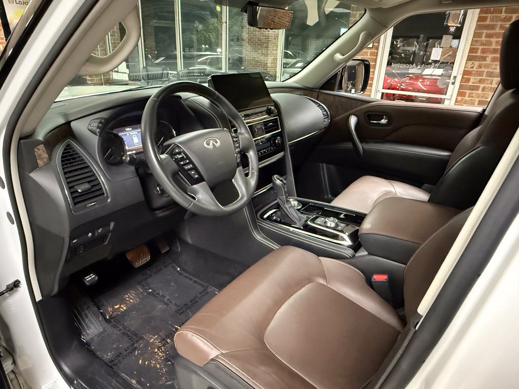 Photo 16 of this INFINITI QX80