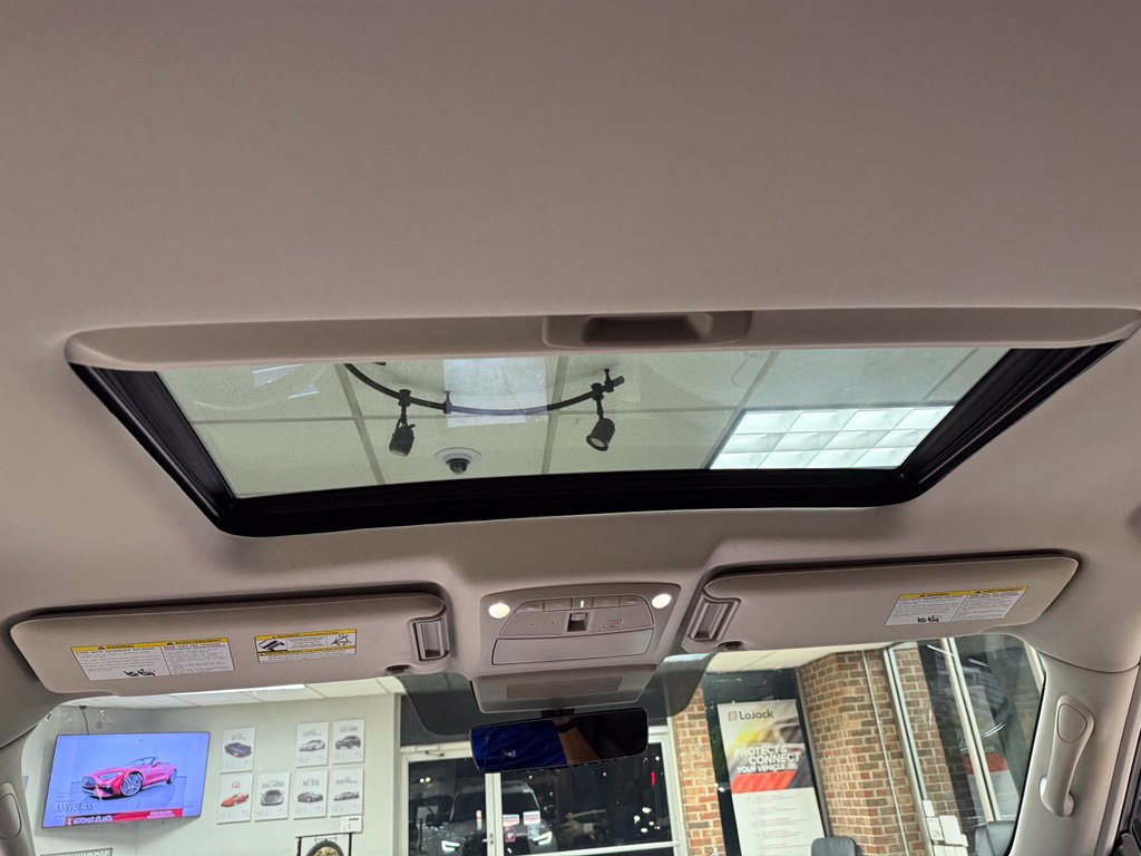 Photo 21 of this INFINITI QX80