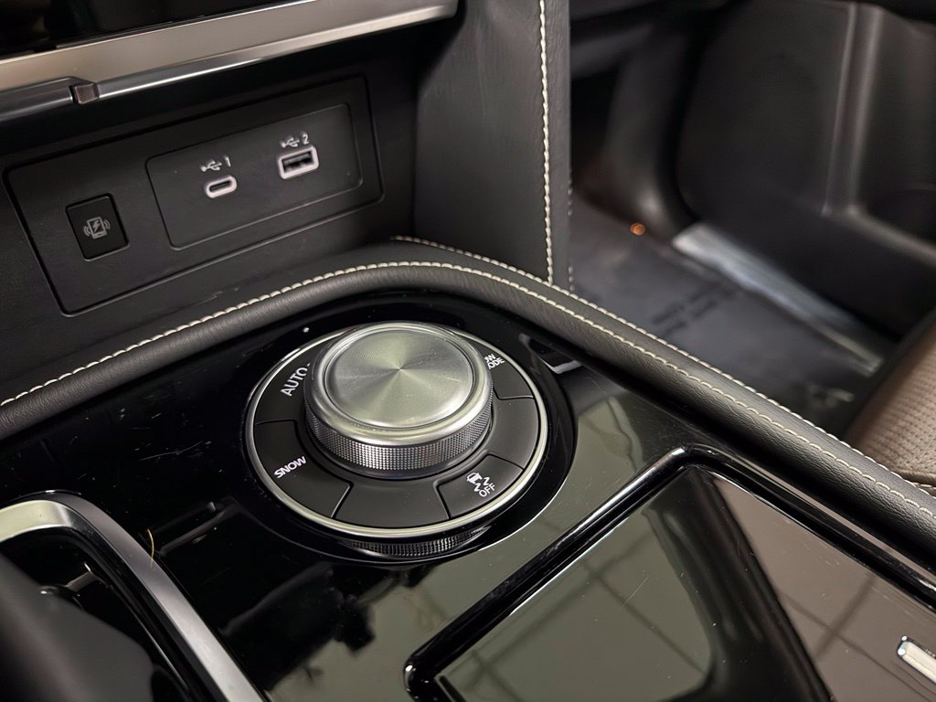 Photo 25 of this INFINITI QX80
