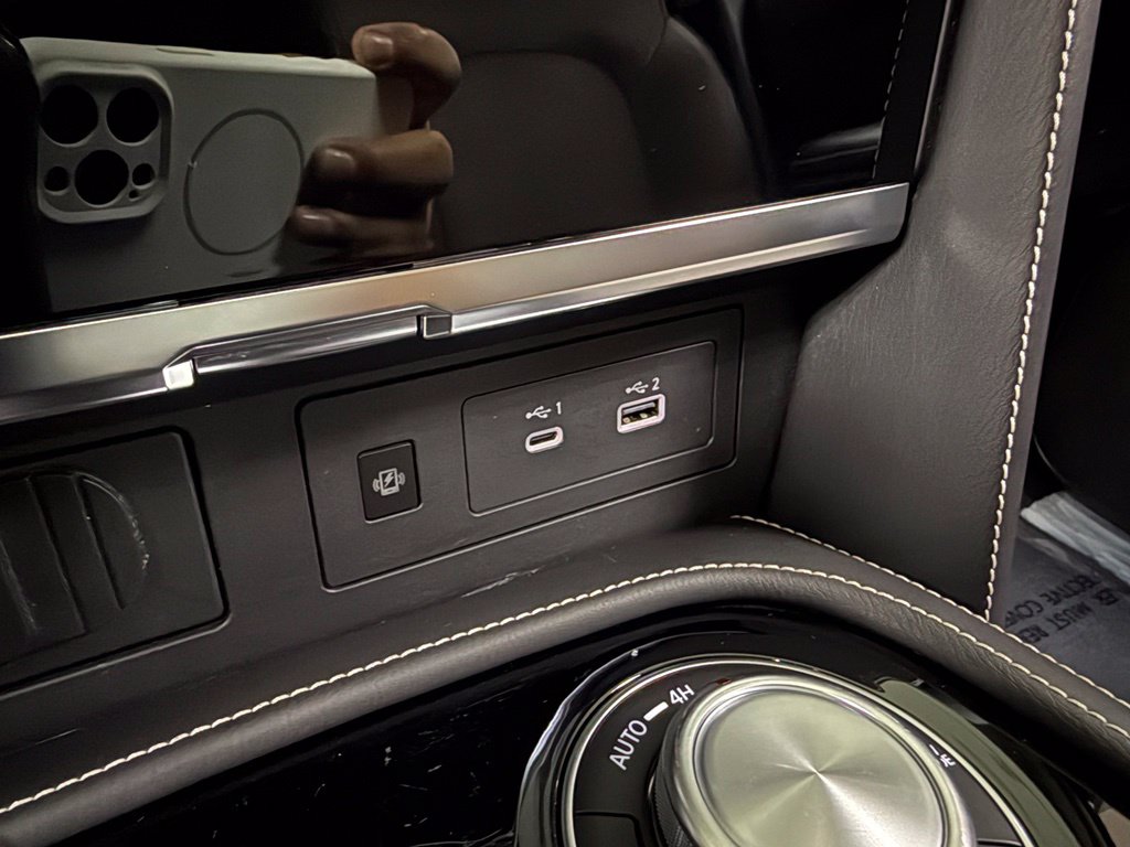 Photo 26 of this INFINITI QX80