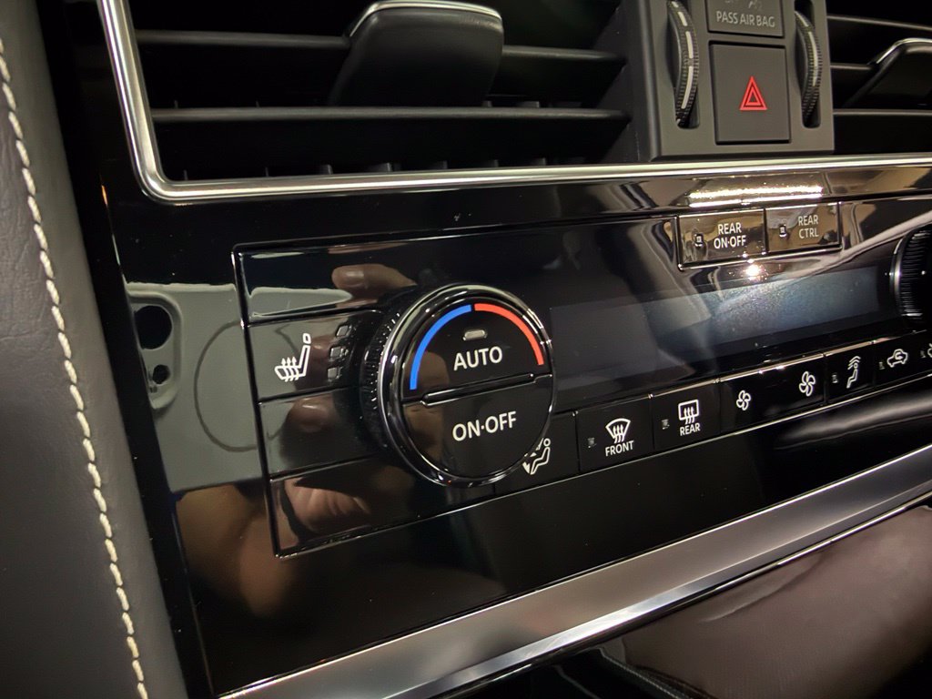 Photo 27 of this INFINITI QX80