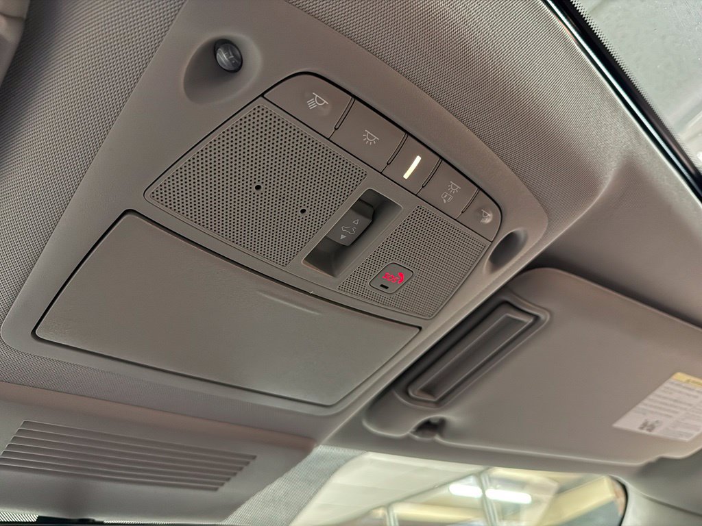 Photo 35 of this INFINITI QX80