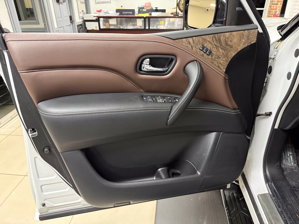Photo 37 of this INFINITI QX80