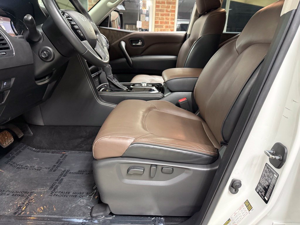Photo 39 of this INFINITI QX80