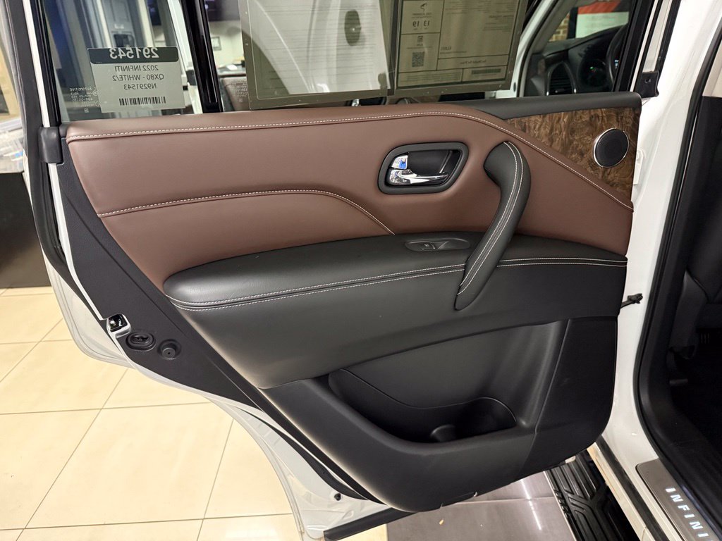 Photo 40 of this INFINITI QX80