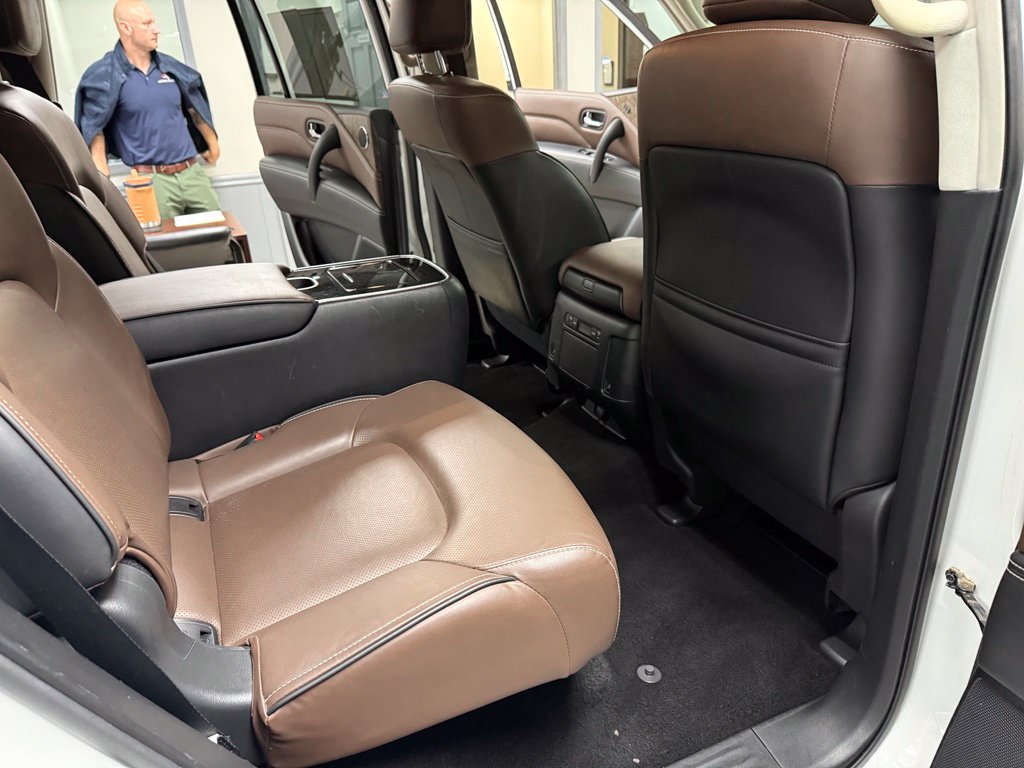Photo 43 of this INFINITI QX80