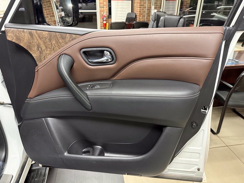 Photo 45 of this INFINITI QX80