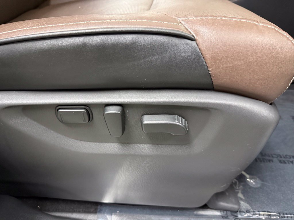 Photo 46 of this INFINITI QX80