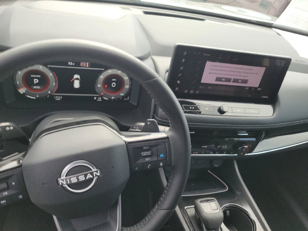 Nissan Rogue photo 8