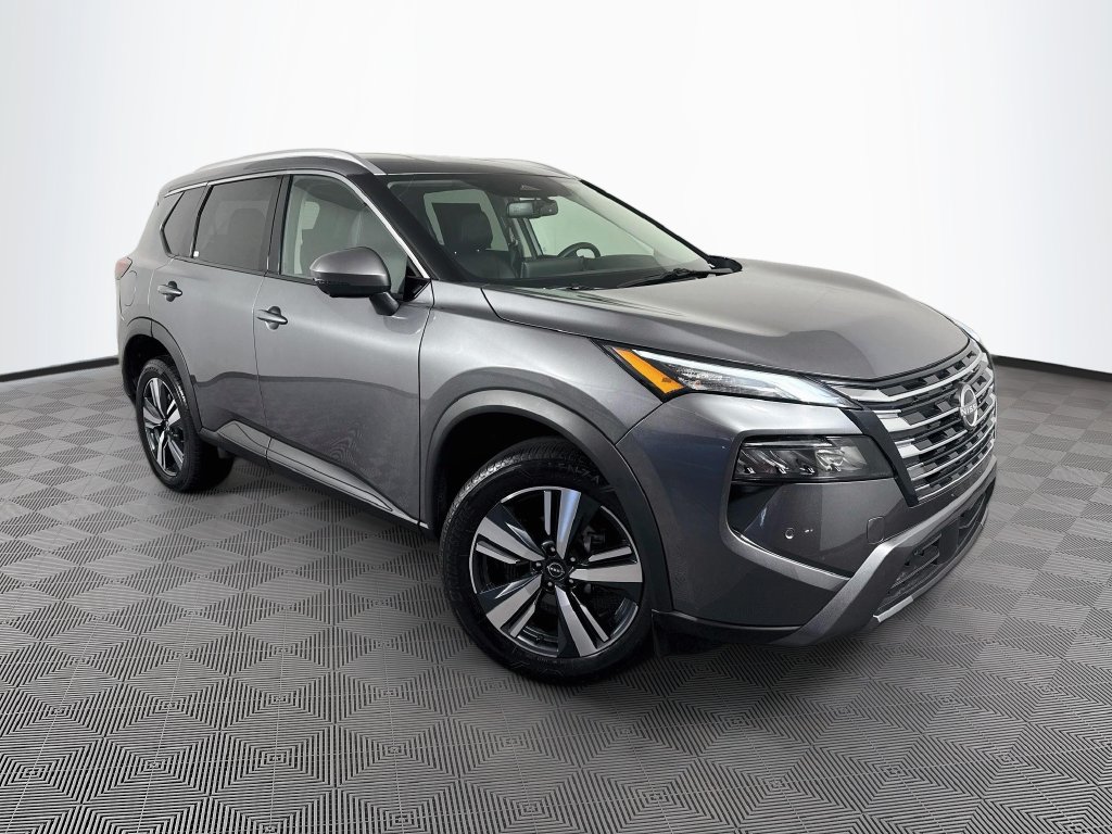 Photo 3 of this Nissan Rogue