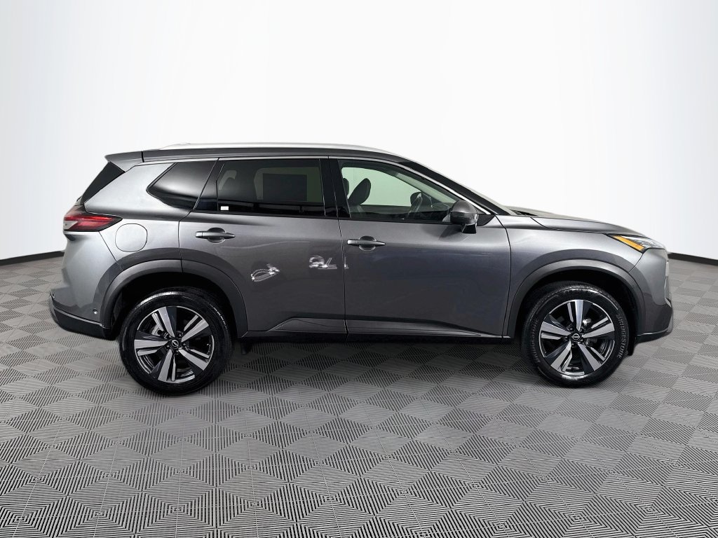 Photo 4 of this Nissan Rogue