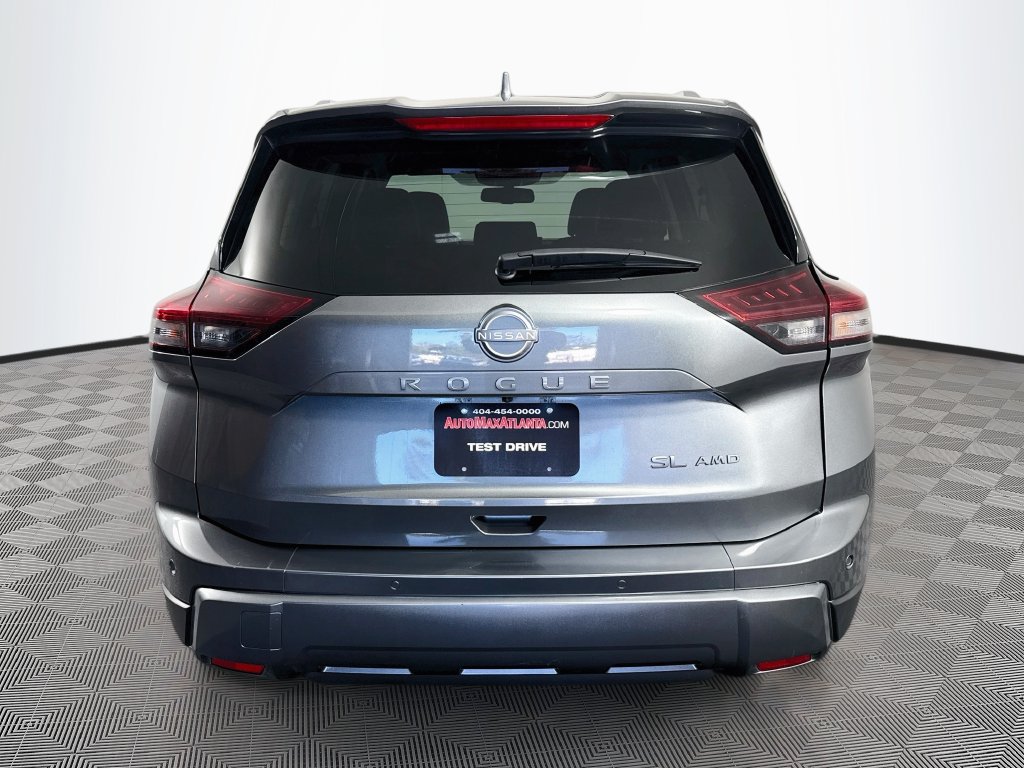 Photo 6 of this Nissan Rogue