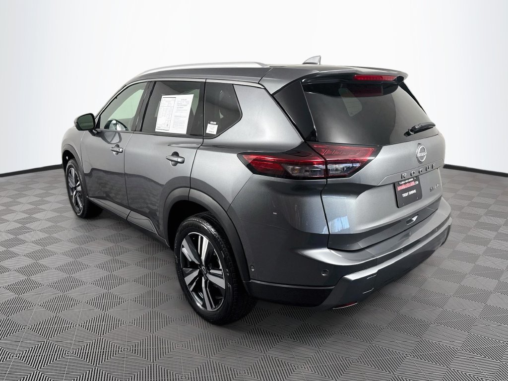 Photo 7 of this Nissan Rogue