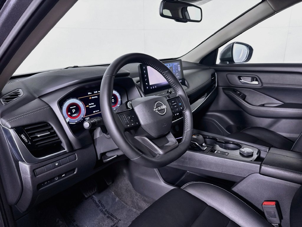 Photo 9 of this Nissan Rogue
