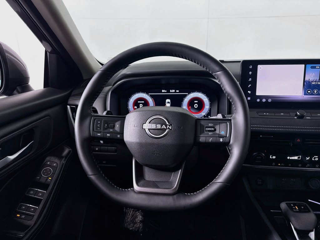 Photo 11 of this Nissan Rogue