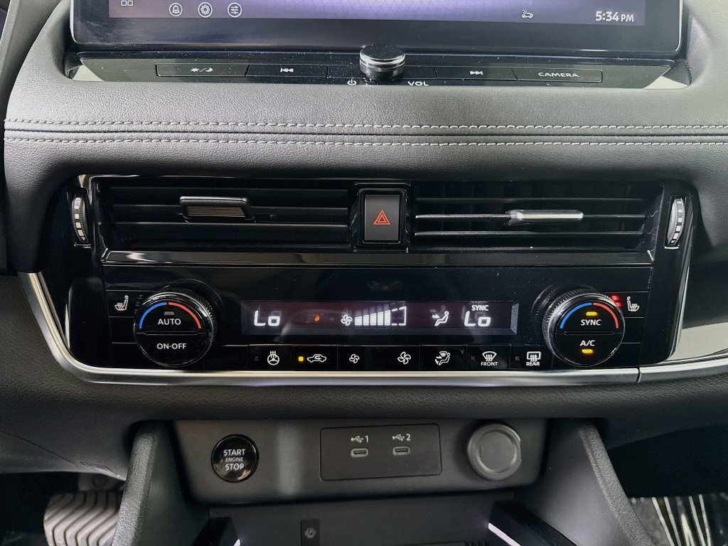 Photo 16 of this Nissan Rogue