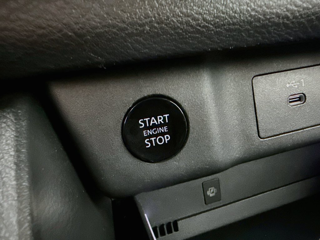 Photo 17 of this Nissan Rogue