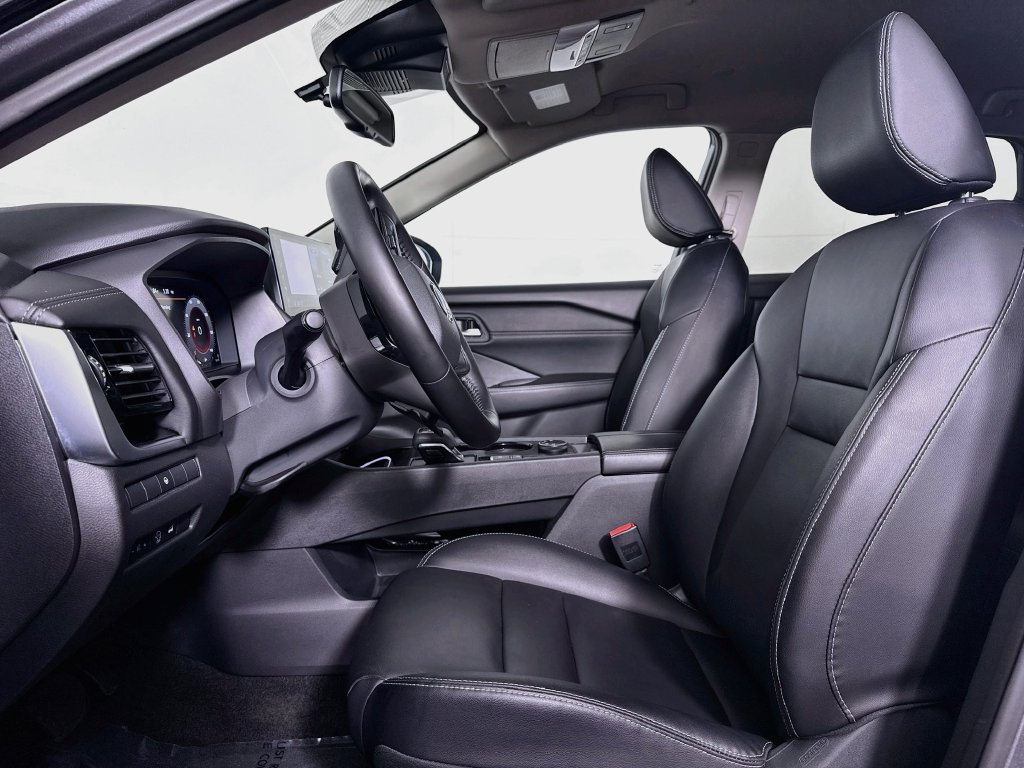Photo 27 of this Nissan Rogue