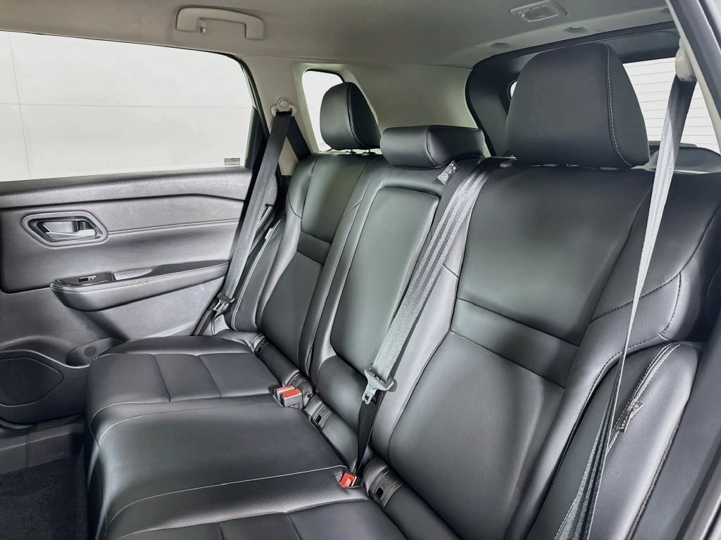 Photo 30 of this Nissan Rogue