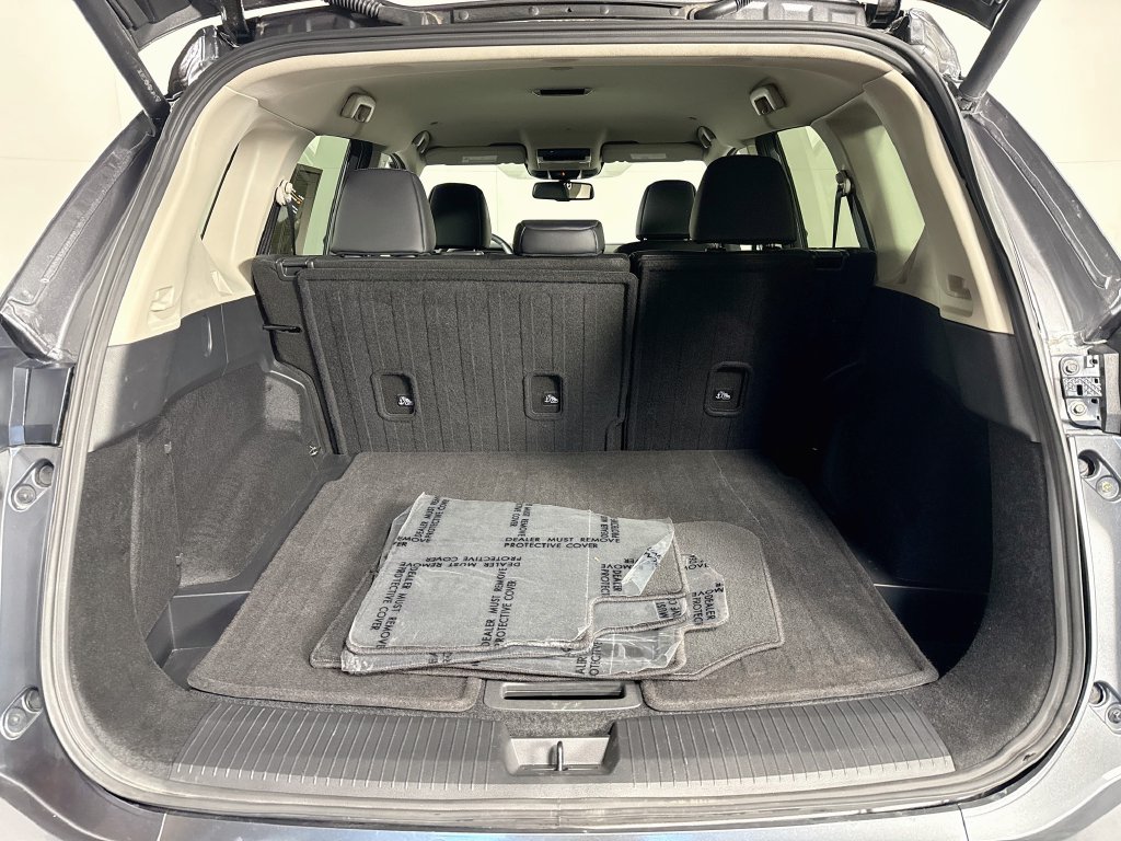 Photo 32 of this Nissan Rogue