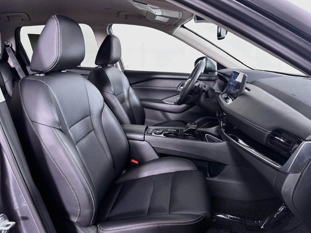 Photo 35 of this Nissan Rogue